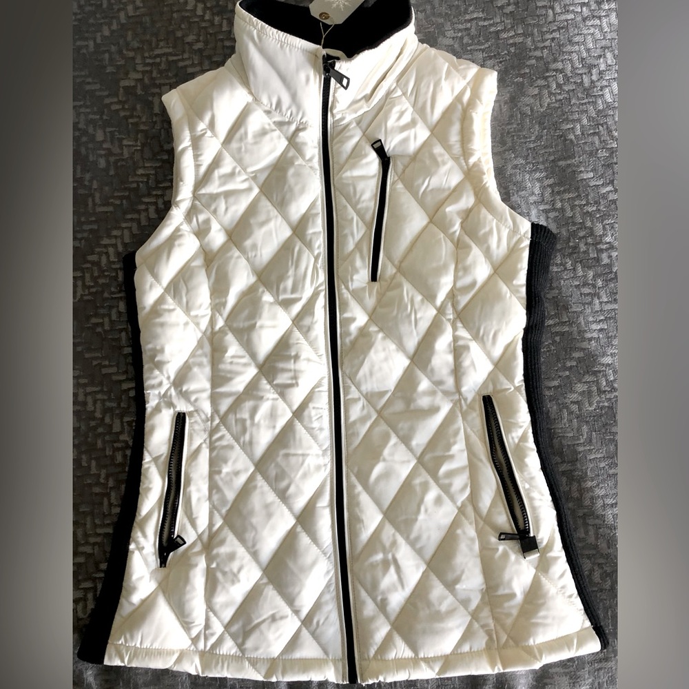 Shapely Calvin Klein Quilted Vest 3 zipper pockets